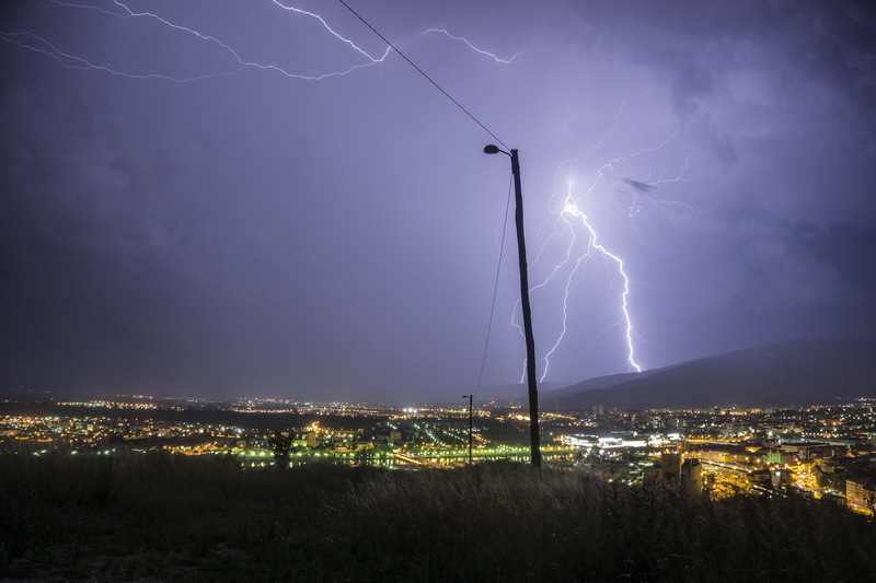 Nevihta malo pred polnočjo na obmocju Maribora 9.7.2017 jernej lipovec 1